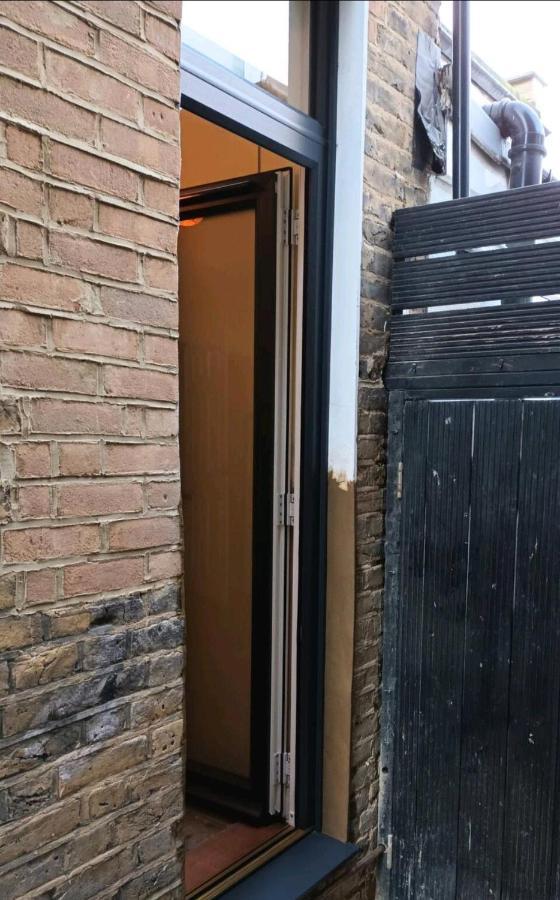 Room With Luxury Private Bathroom & Independent Entrance Near Tube Londres Extérieur photo