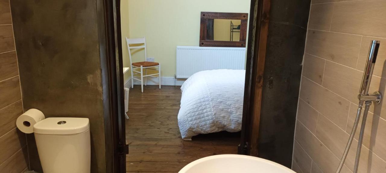Room With Luxury Private Bathroom & Independent Entrance Near Tube Londres Extérieur photo