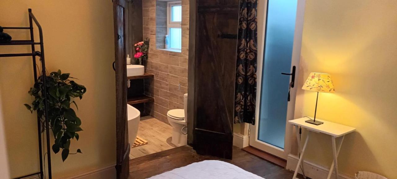 Room With Luxury Private Bathroom & Independent Entrance Near Tube Londres Extérieur photo