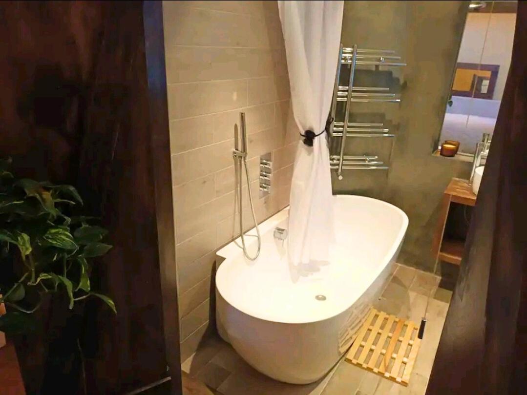 Room With Luxury Private Bathroom & Independent Entrance Near Tube Londres Extérieur photo