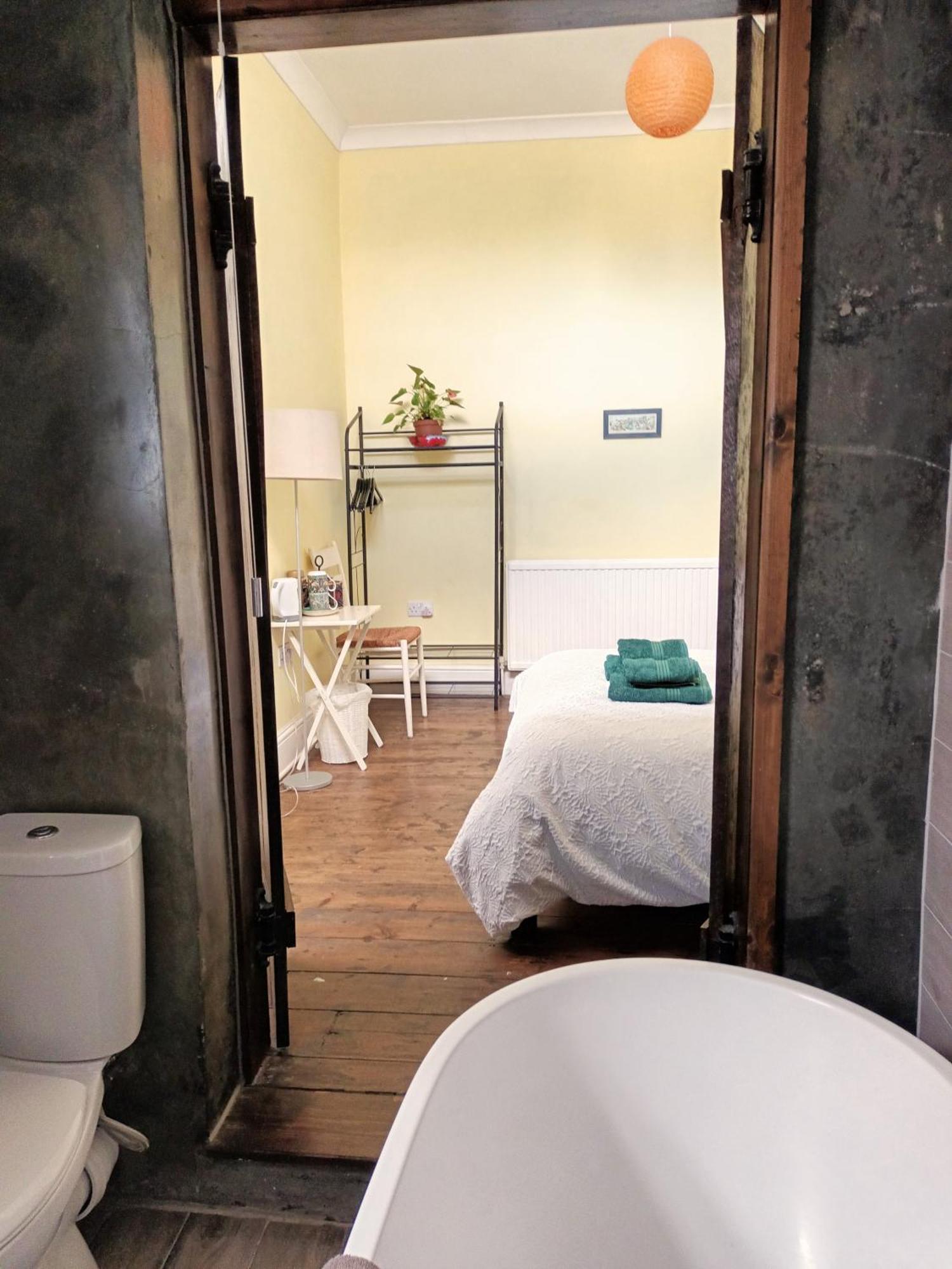 Room With Luxury Private Bathroom & Independent Entrance Near Tube Londres Extérieur photo