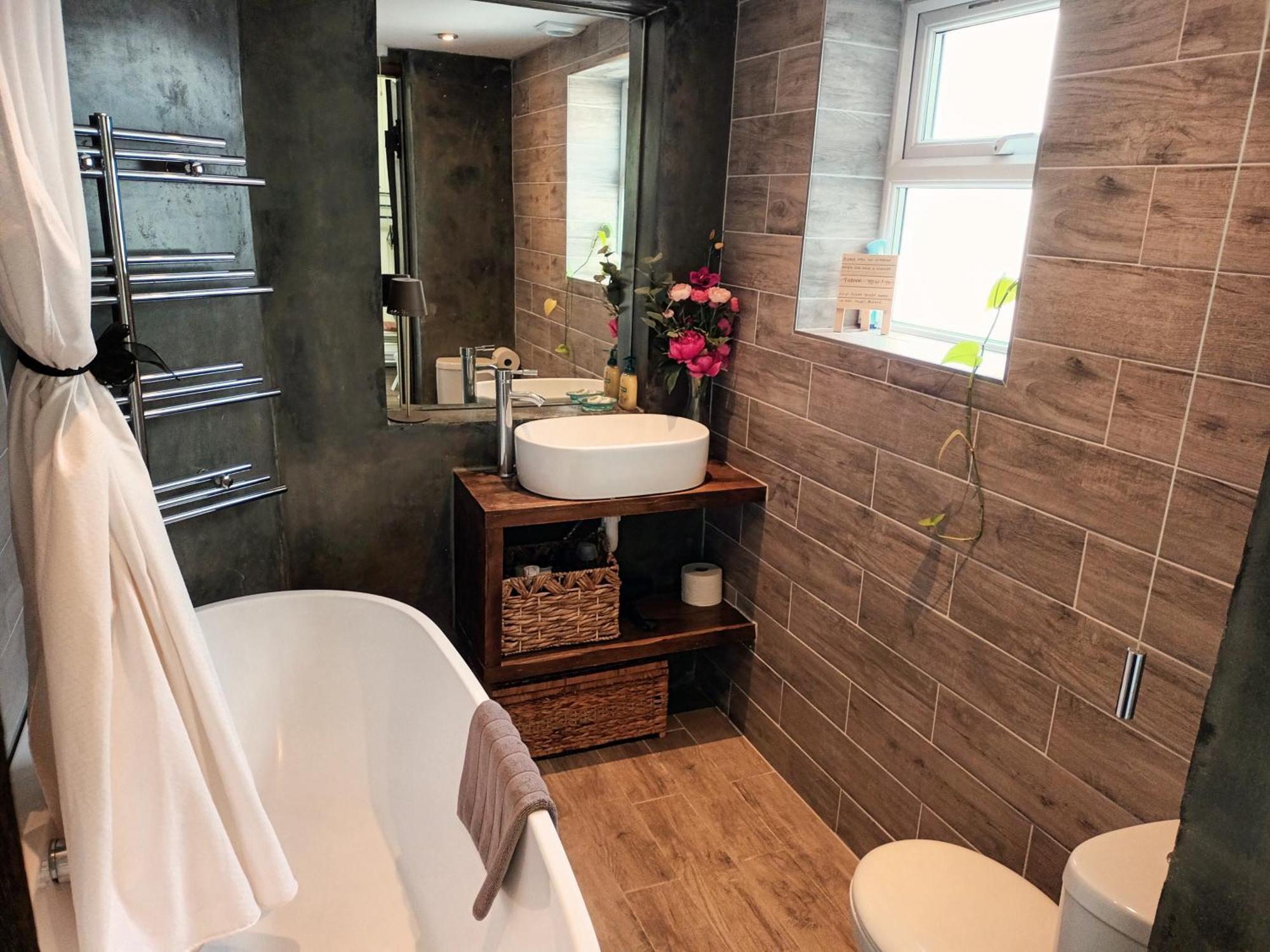 Room With Luxury Private Bathroom & Independent Entrance Near Tube Londres Extérieur photo