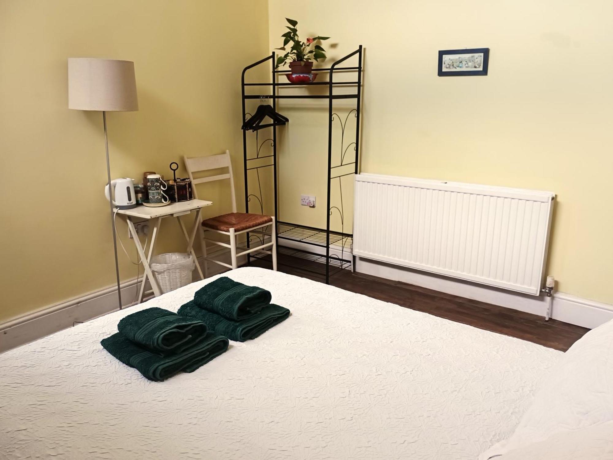 Room With Luxury Private Bathroom & Independent Entrance Near Tube Londres Extérieur photo